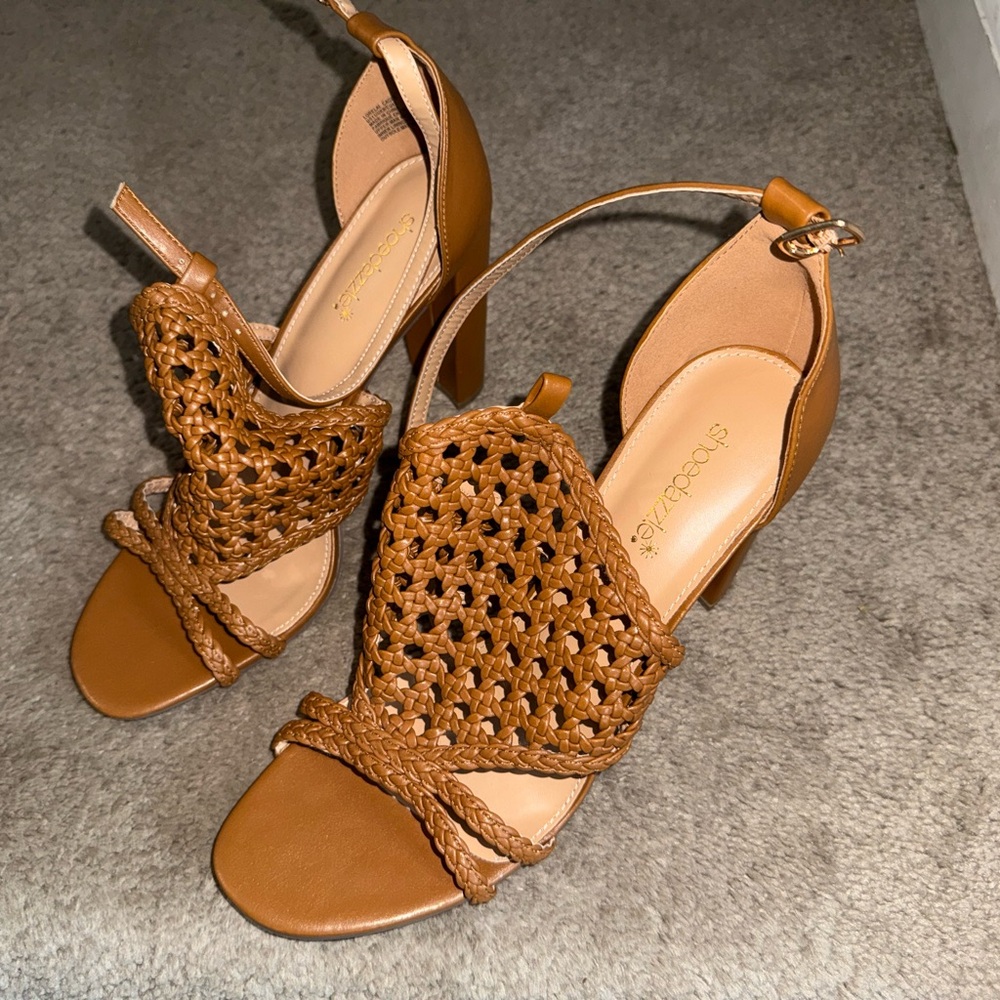 Shoe Dazzle Brown Sandals with Woven Detailing